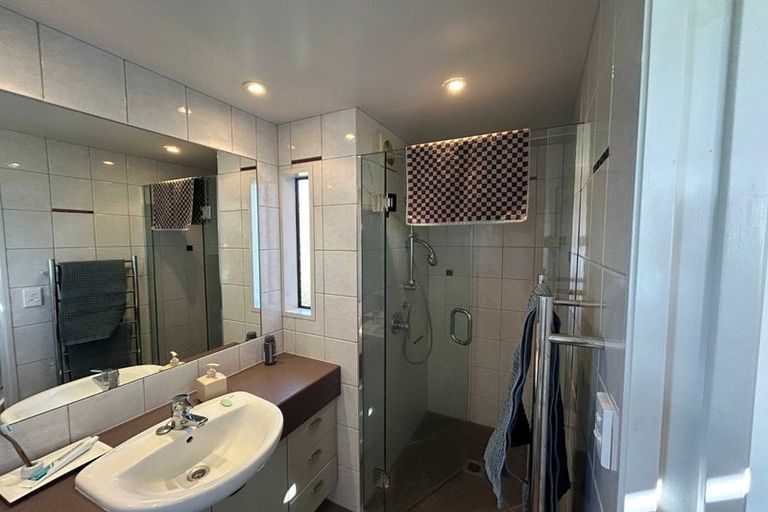 Photo of property in 240 Devonport Road, Tauranga, 3110