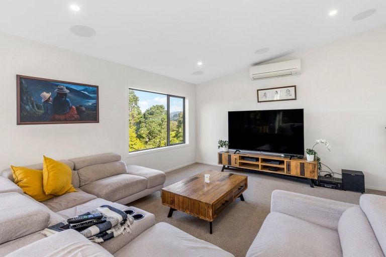 Photo of property in 1100-1102 Scenic Drive North, Swanson, Auckland, 0816