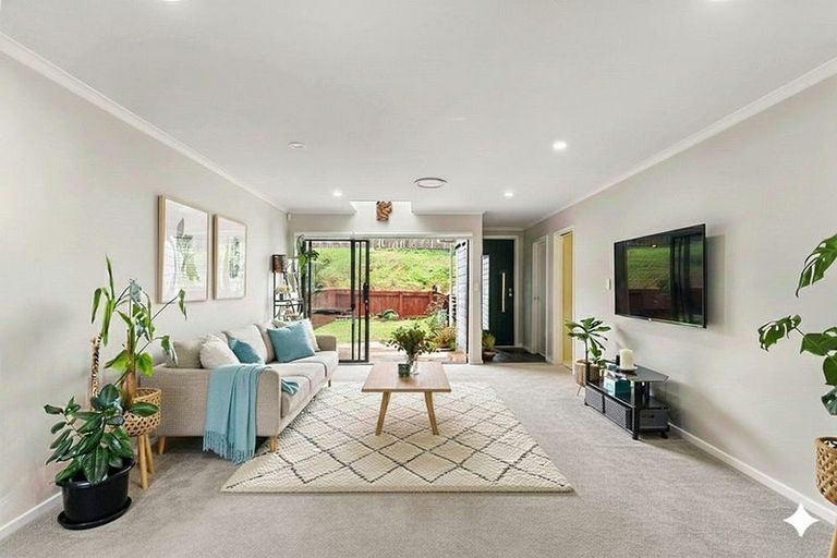 Photo of property in 77 Erlestoke Crescent, Churton Park, Wellington, 6037