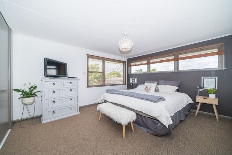 Photo of property in 17 Swansea Street, Hokowhitu, Palmerston North, 4410