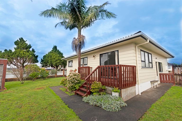 Photo of property in 2/1 Silverstone Place, Henderson, Auckland, 0612