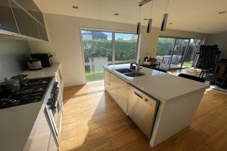 Photo of property in 10a Fraser Road, Narrow Neck, Auckland, 0624