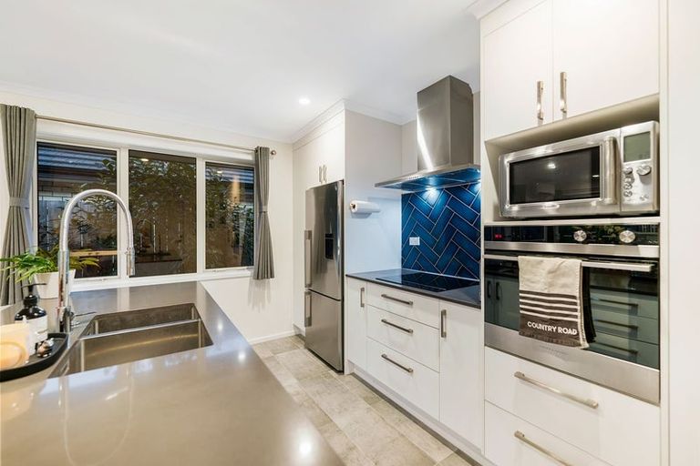 Photo of property in 16 Tomairangi Crescent, Pukekohe, 2120