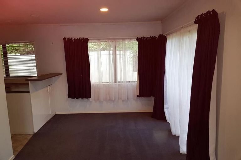 Photo of property in 15c Roberts Road, Te Atatu South, Auckland, 0610