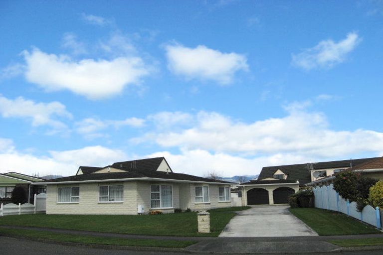 Photo of property in 4 Aitchison Place, Levin, 5510