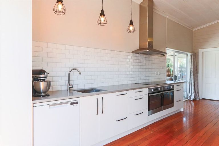 Photo of property in 19 Richmond Street, Inglewood, 4330