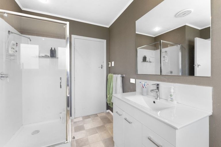 Photo of property in 38 Catlins Crescent, Milson, Palmerston North, 4414