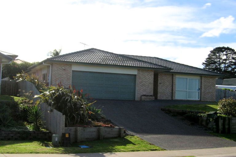 Photo of property in 18 Tauranga Place, Orewa, 0931