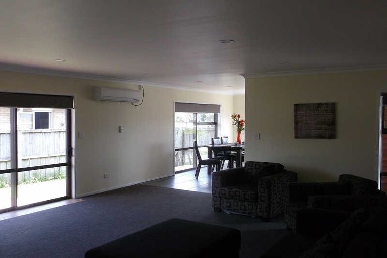 Photo of property in 1 Resolution Place, Marfell, New Plymouth, 4310