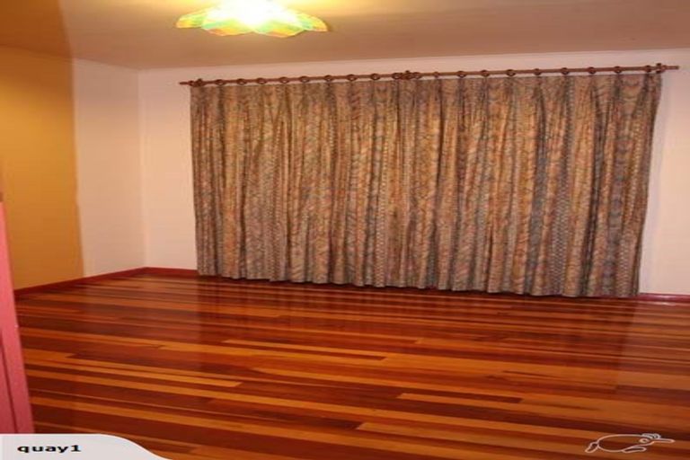 Photo of property in 25 Montreal Grove, Kingston, Wellington, 6021