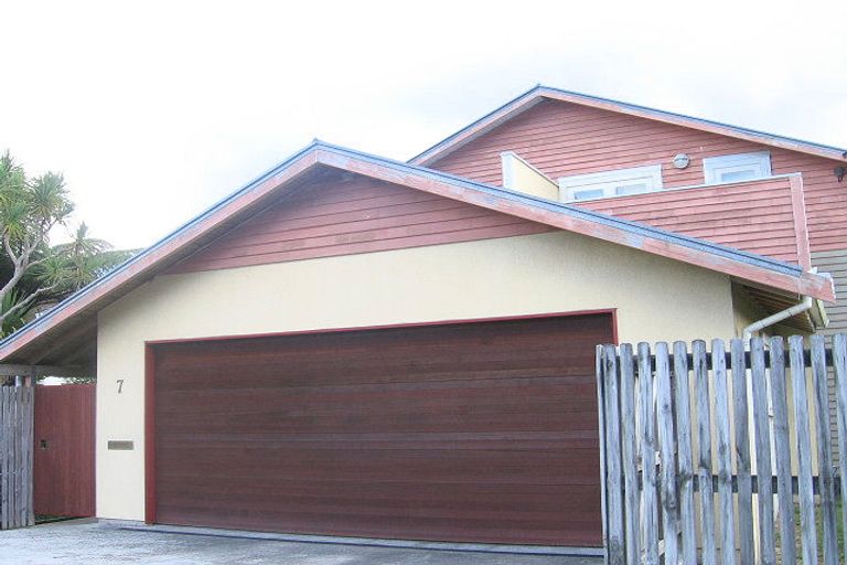 Photo of property in 7 Tringham Street, Karori, Wellington, 6012