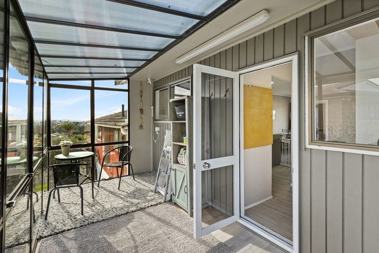 Photo of property in 2/2 Forsythe Place, Massey, Auckland, 0614