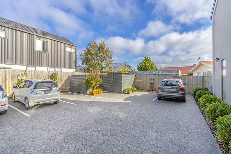 Photo of property in 2/45 Division Street, Riccarton, Christchurch, 8041