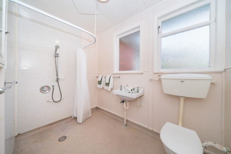 Photo of property in 22 Ashford Avenue, Hokowhitu, Palmerston North, 4410