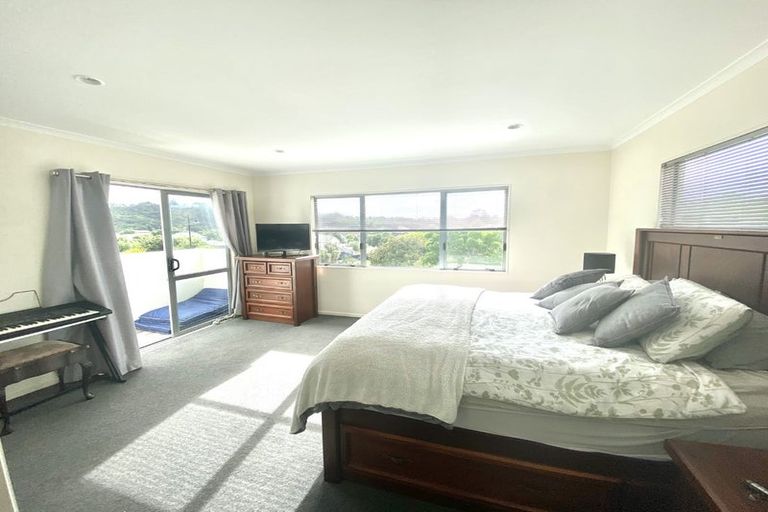 Photo of property in 1 Thomas Hamer Place, Greenhithe, Auckland, 0632