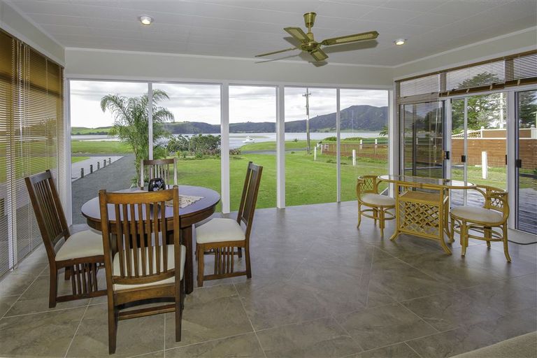 Photo of property in 38 Waterfront Road, Pukenui, 0484