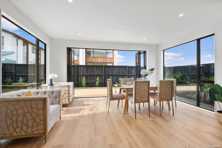 Photo of property in 6 Picnic Point Road, Hobsonville, Auckland, 0616