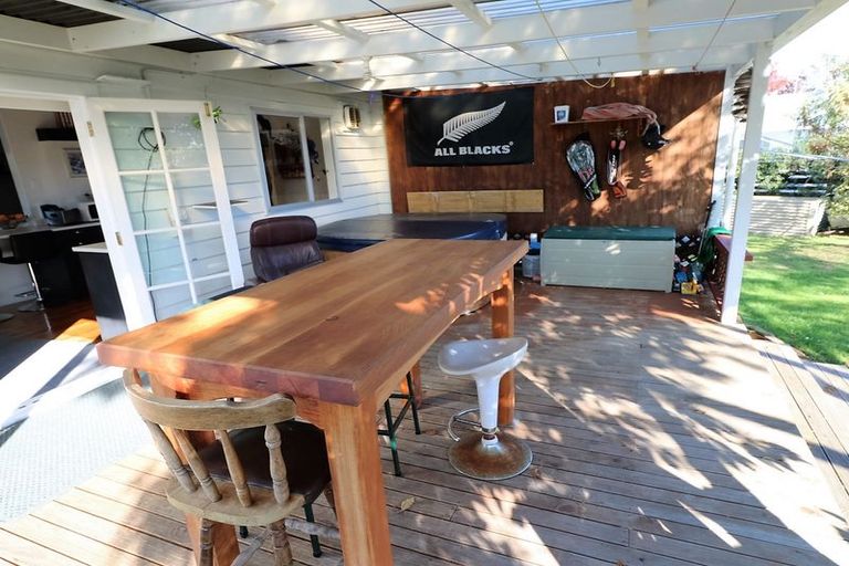 Photo of property in 2 Fairbrother Street, Carterton, 5713