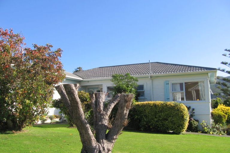 Photo of property in 35 Allen Terrace, Tawa, Wellington, 5028