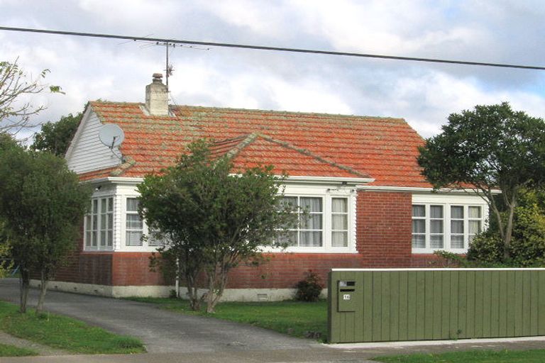 Photo of property in 16 Reynolds Street, Taita, Lower Hutt, 5011