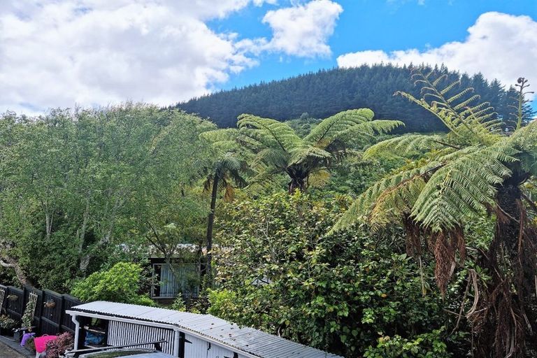 Photo of property in 54 Collins Avenue, Tawa, Wellington, 5028