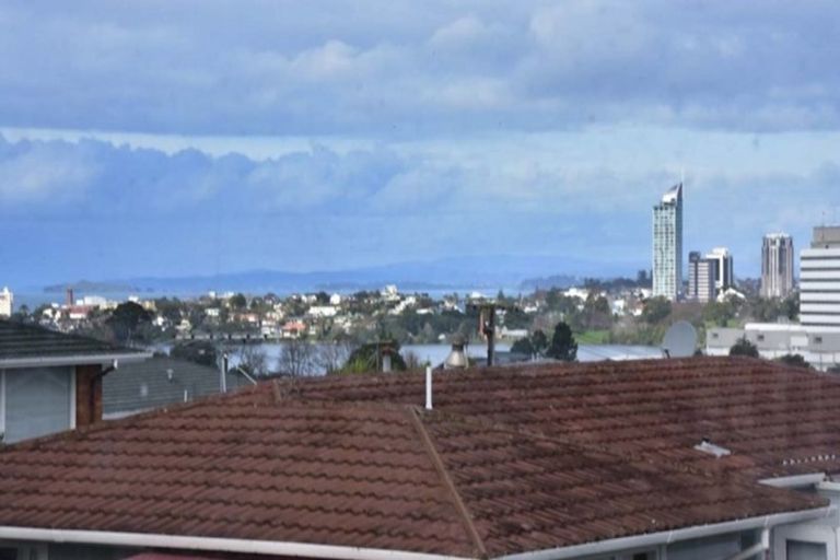 Photo of property in 67 Forrest Hill Road, Milford, Auckland, 0620