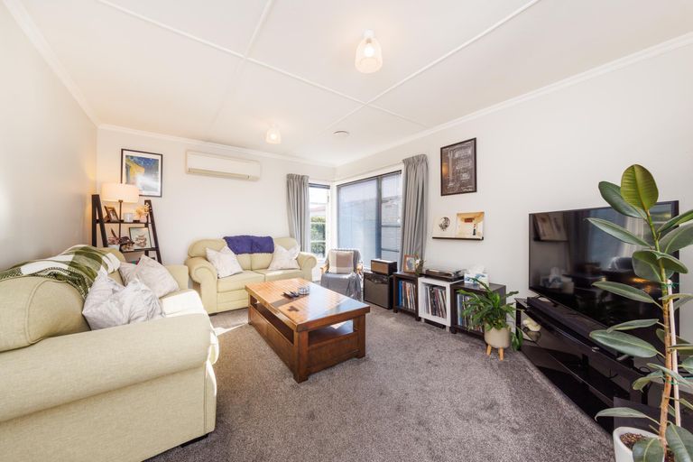 Photo of property in 4 Milton Street, Roslyn, Palmerston North, 4414