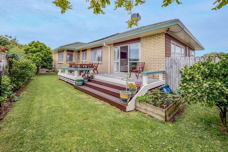 Photo of property in 2/5 Headcorn Place, Botany Downs, Auckland, 2010