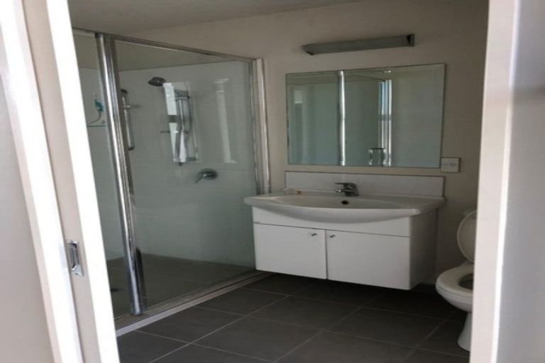 Photo of property in 545 Barbadoes Street, Edgeware, Christchurch, 8013