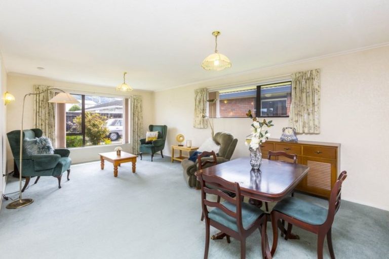 Photo of property in 2/8 Hay Street, Ebdentown, Upper Hutt, 5018