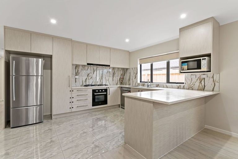 Photo of property in 12 Koroheke Road, Takanini, 2110