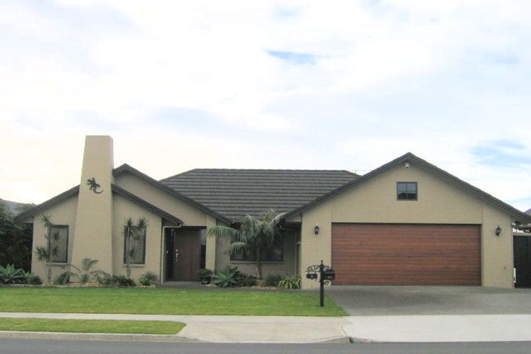 Photo of property in 3 Barcaldine Road, Flat Bush, Auckland, 2016