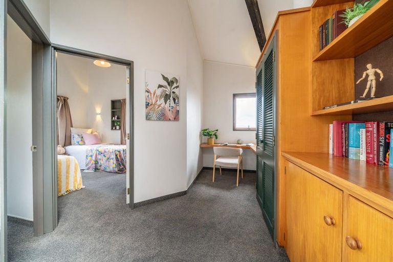 Photo of property in 6 The Track, Plimmerton, Porirua, 5026