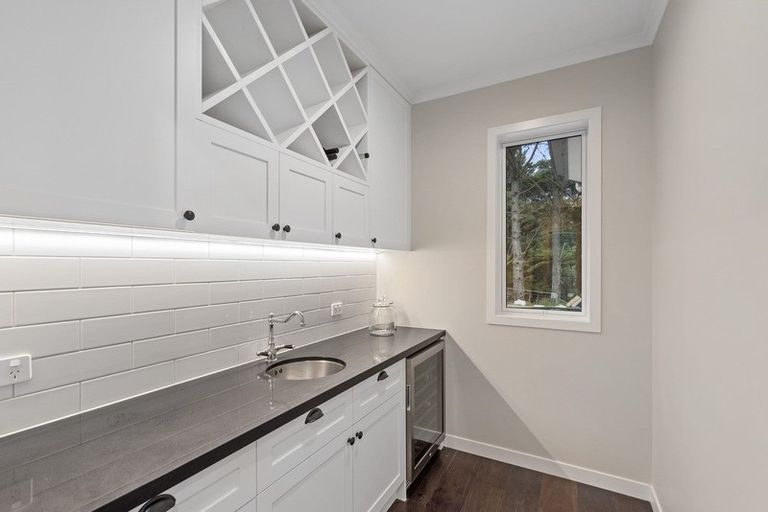 Photo of property in 402 Paremoremo Road, Paremoremo, Auckland, 0632