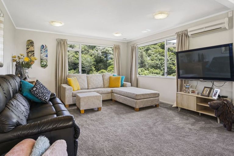 Photo of property in 63 The Drive, Tawa, Wellington, 5028