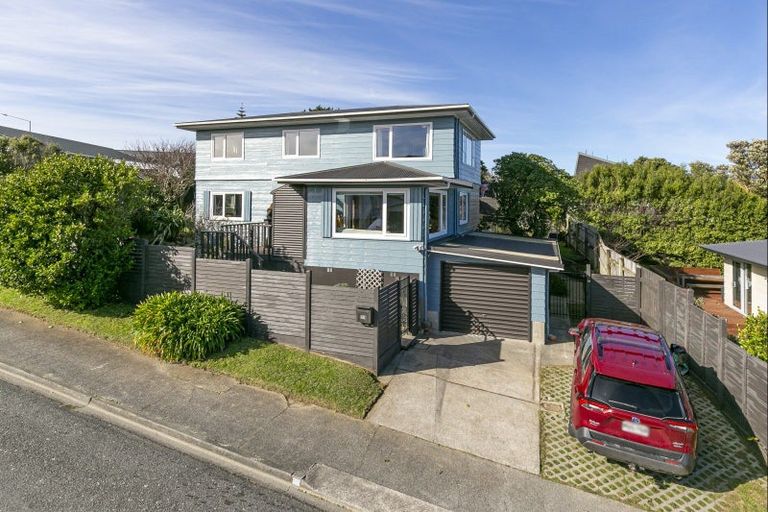 Photo of property in 32 Frobisher Street, Island Bay, Wellington, 6023