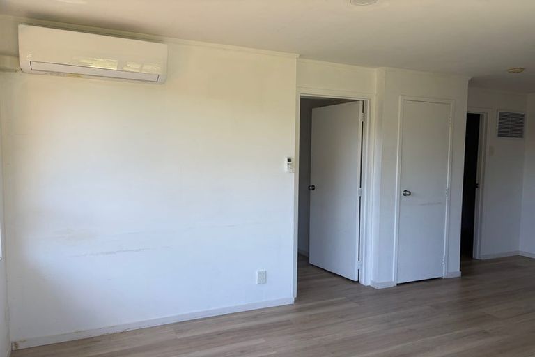 Photo of property in 1/13a Kitewao Street, Northcote, Auckland, 0627