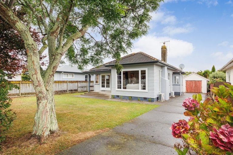 Photo of property in 24 Vernon Avenue, Takaro, Palmerston North, 4412