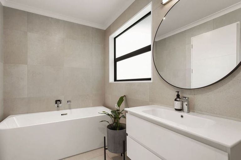 Photo of property in 52 Manakura Street, Russley, Christchurch, 8042