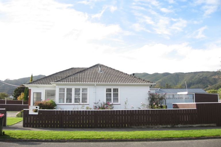 Photo of property in 1 Gibson Crescent, Naenae, Lower Hutt, 5011