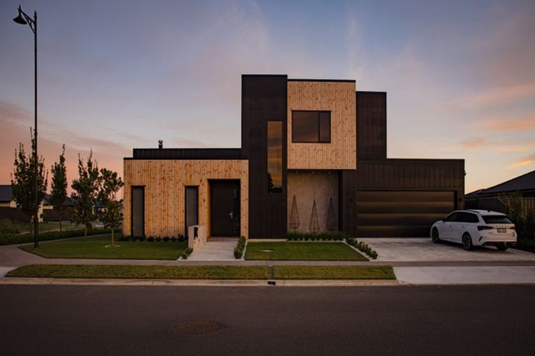 Photo of property in 13 Tutira Place, Poraiti, 4112