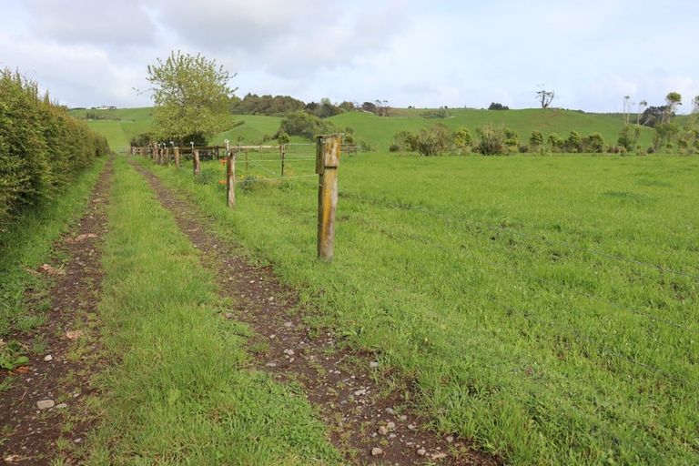 Photo of property in 1060 Mountain Road, Waiongana, Inglewood, 4389