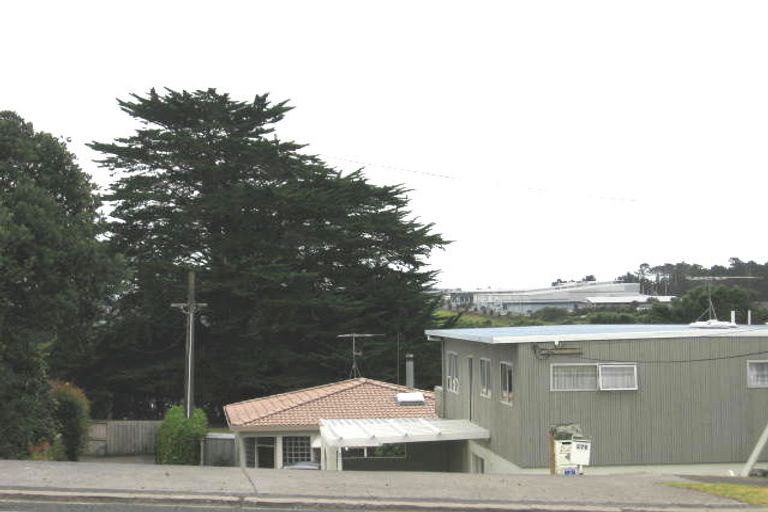 Photo of property in 2/276 Sunset Road, Windsor Park, Auckland, 0632