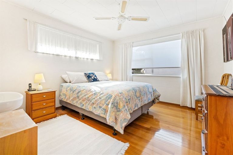 Photo of property in 23 Finlow Drive, Te Atatu South, Auckland, 0610