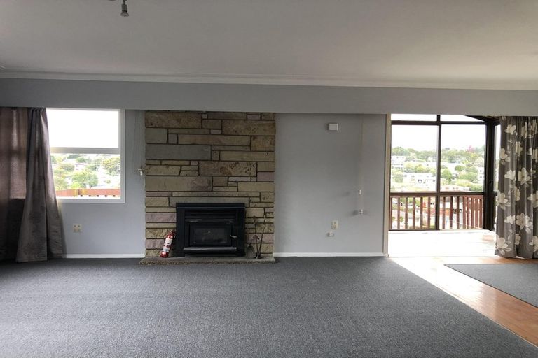Photo of property in 16 Chequers Avenue, Glenfield, Auckland, 0629