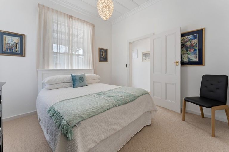 Photo of property in 9 Mayfair Place, Westown, New Plymouth, 4310