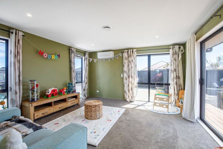 Photo of property in 43 Chris Drive, Rolleston, 7614