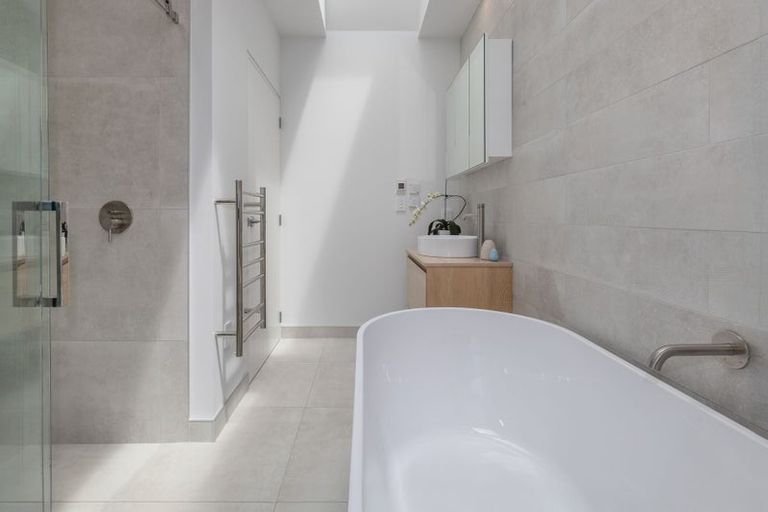 Photo of property in 76 Kotare Street, Waikanae, 5036