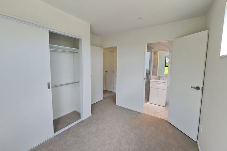 Photo of property in 43b Crestview Rise, Papakura, 2110