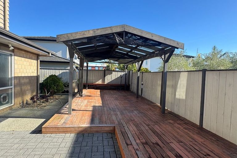 Photo of property in 2 Oakhurst Avenue, Flat Bush, Auckland, 2019